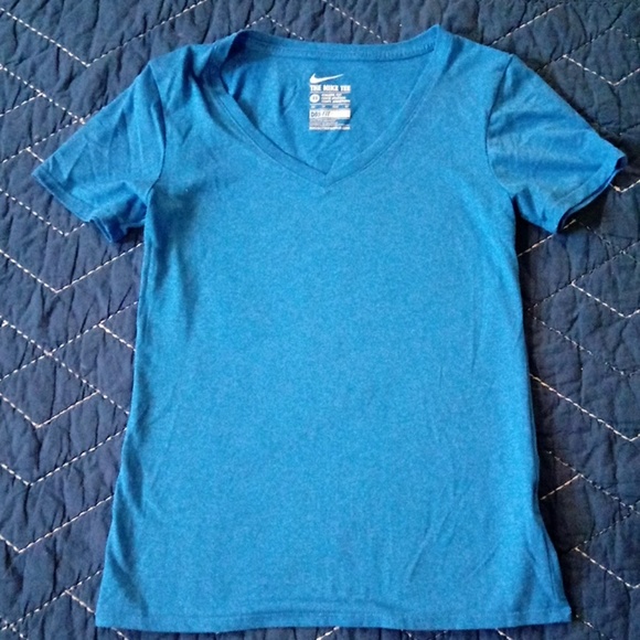 (NWOT) Nike Dri-fit v-neck t shirt xs - Picture 2 of 3